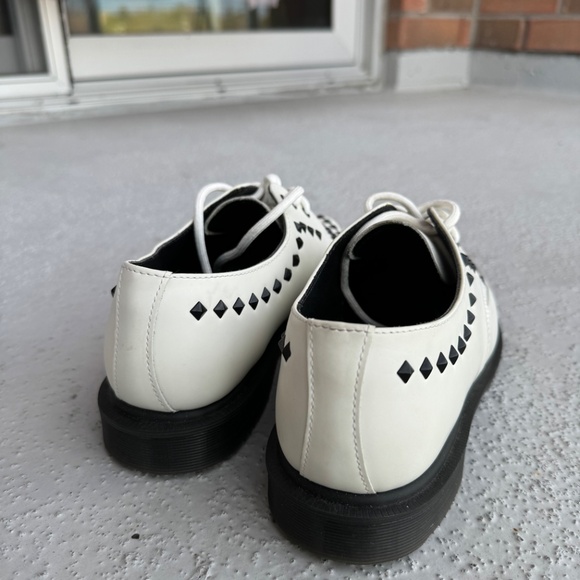 Dr. Martens Willis Stud LEATHER Shoes - Picture 4 of 6